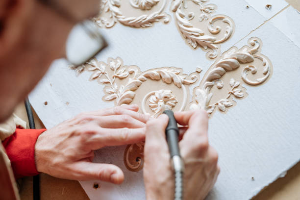 The Differences Between Carving Wood with Rotary Tools and with Non-electric Tools